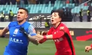 記者談海港后衛(wèi)明天：從津門虎到海港環(huán)境變了，他需主動去適應(yīng)