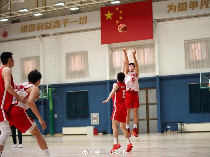  對(duì)抗訓(xùn)練繼續(xù)！中國(guó)男籃最新訓(xùn)練圖集新鮮出爐