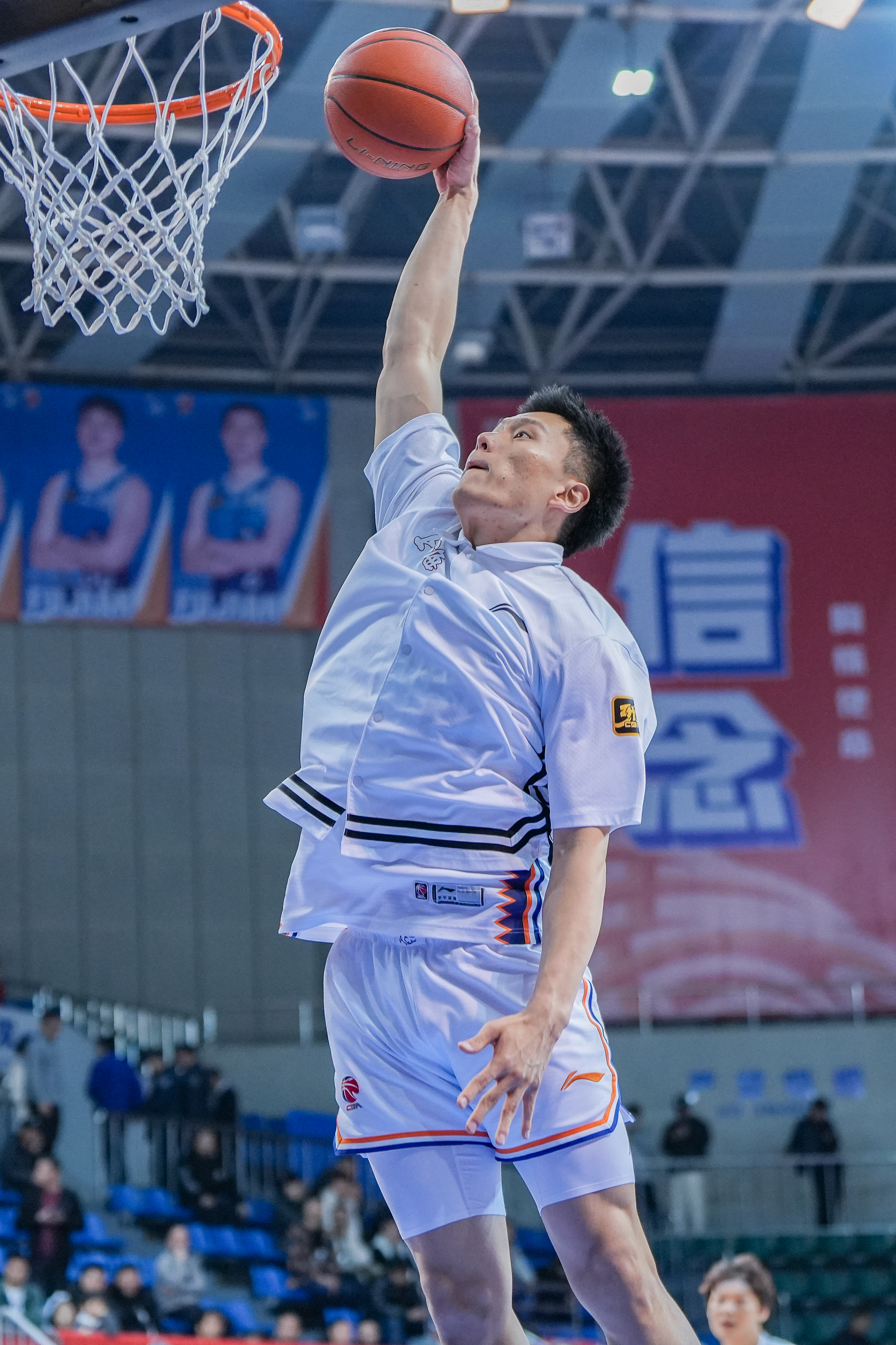  持續(xù)漲球！上海男籃“李花”組合—李弘權(quán)、李添榮