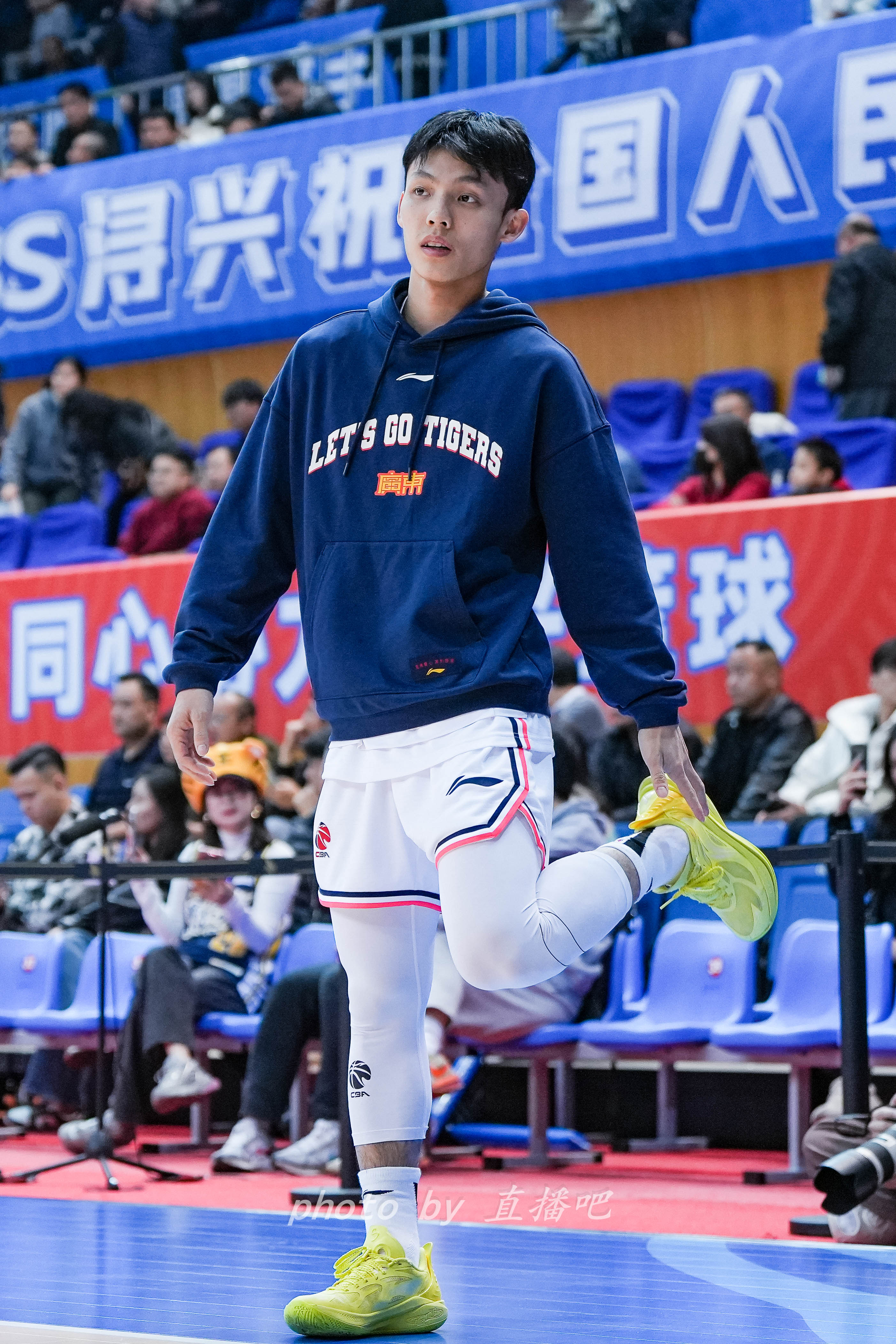  “控球中鋒”！徐杰這身體素質(zhì)有億點(diǎn)東西