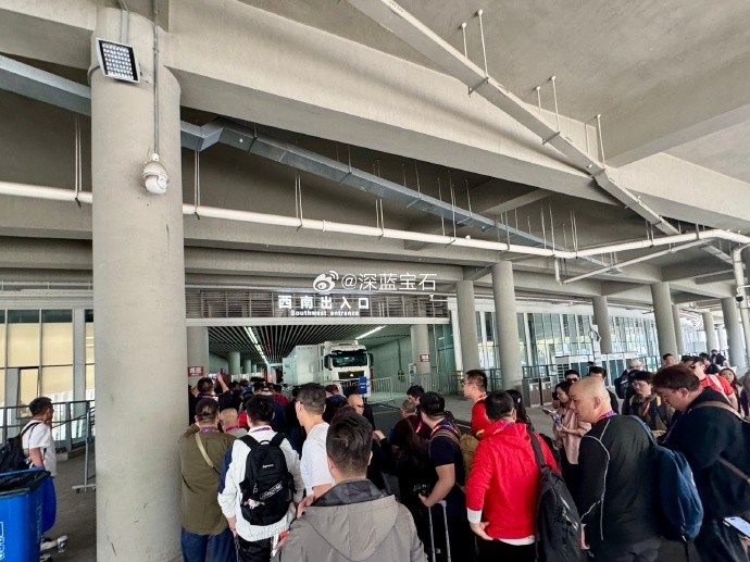  盛況空前！記者曬照：距離中澳之戰(zhàn)還有三小時，現(xiàn)場記者已超百名