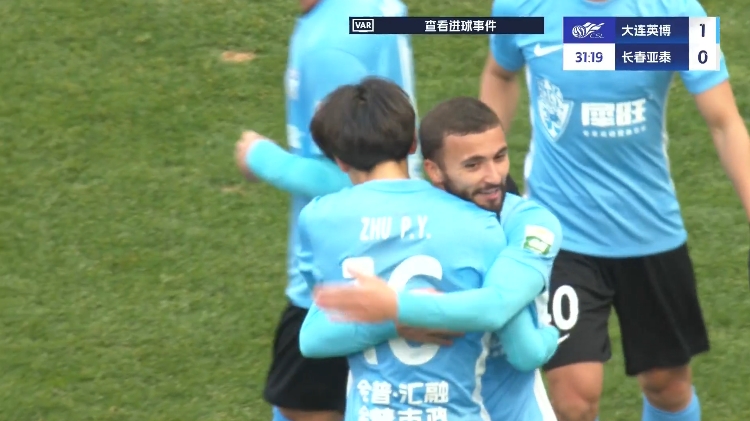  19歲朱鵬宇中超處子球！大連英博1-0領(lǐng)先長(zhǎng)春亞泰，馬萊萊助攻