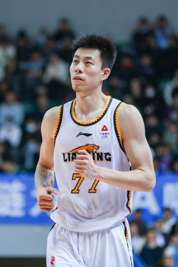  媒體人：張鎮(zhèn)麟、韓德君將因傷缺席今晚對陣北控的比賽