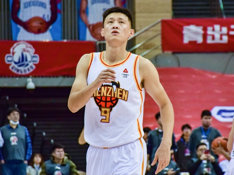  中流砥柱！周鵬12中8高效拿下19分4板 關鍵上籃殺死比賽