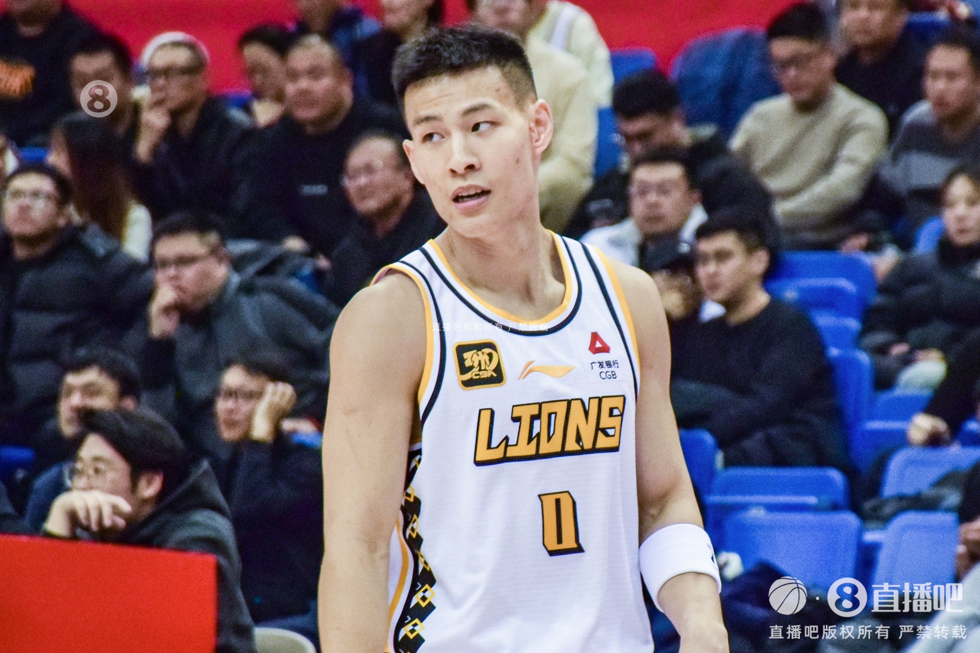  毫無(wú)狀態(tài)！林秉圣11投僅1中拿到3分3斷 出現(xiàn)2失誤4犯規(guī)