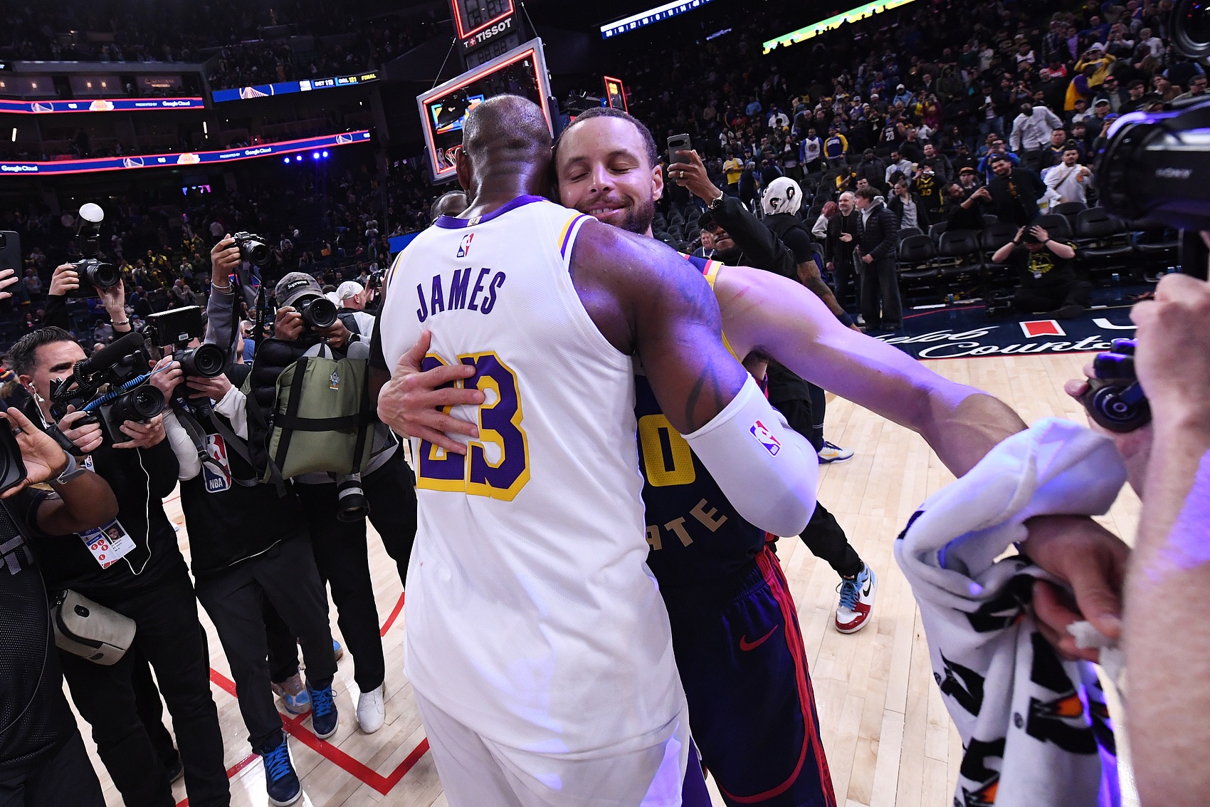  見證傳奇！詹姆斯庫里年滿36歲且同場均砍下35+ NBA歷史首對！